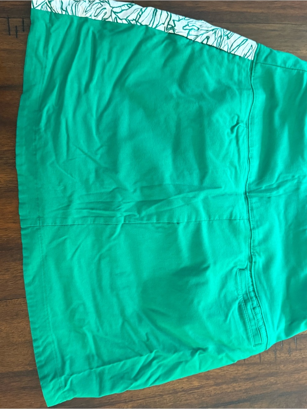 Lady Hagen Green Athletic GolfSkort with Leaf Panel - Picture 8 of 9